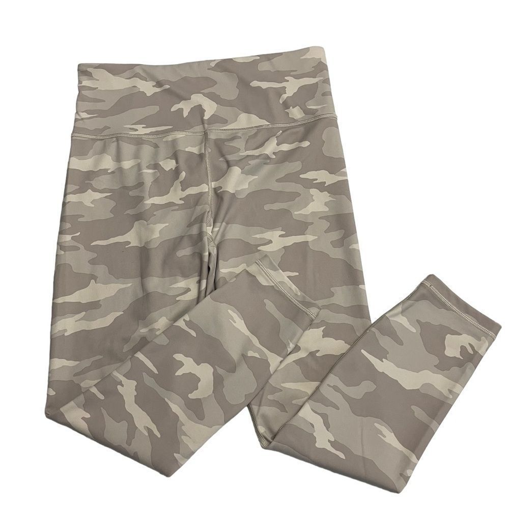 Athleta Womens Elation Camo 7/8 Tight Taupe size medium back stash pocket